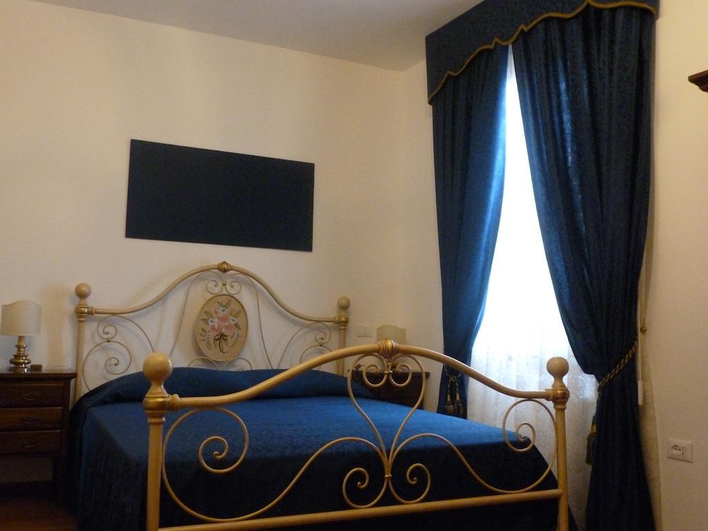 B&B La Terrazza Dei Miracoli Венеция Стая снимка